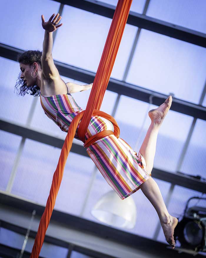 To the Moon and Back - MooNbak 